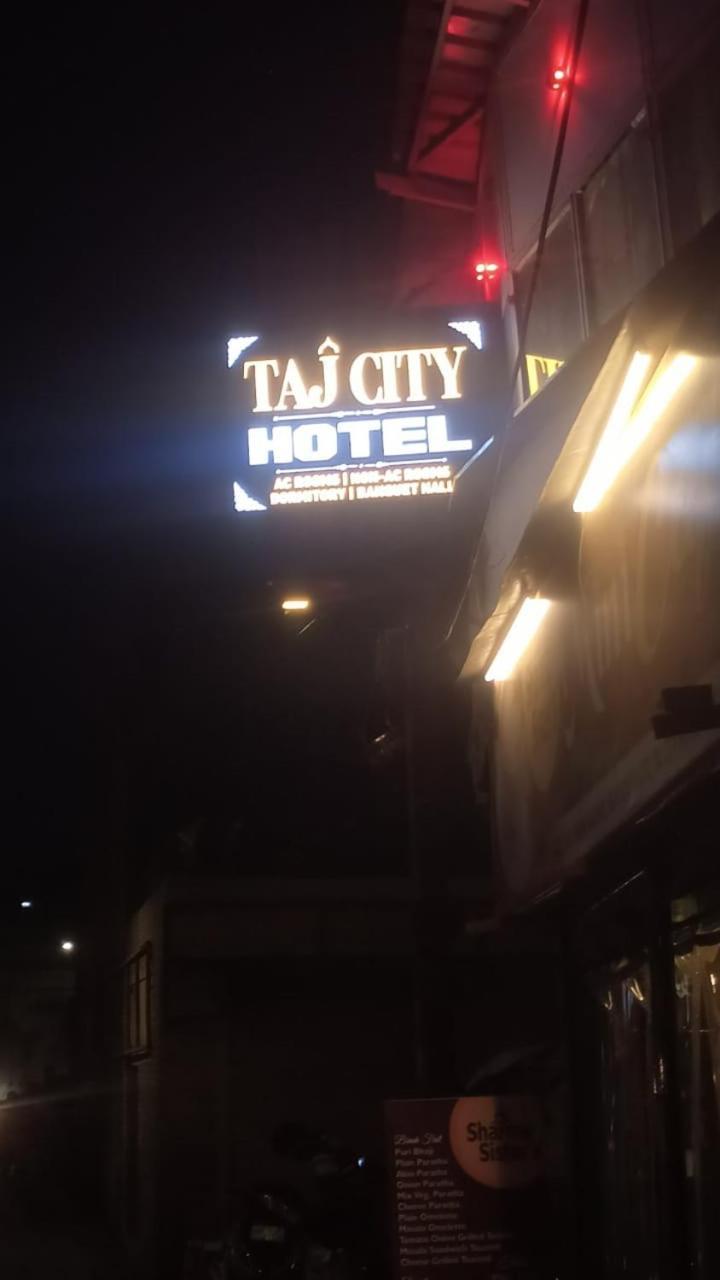 Taj City Hotel Агра Екстериор снимка